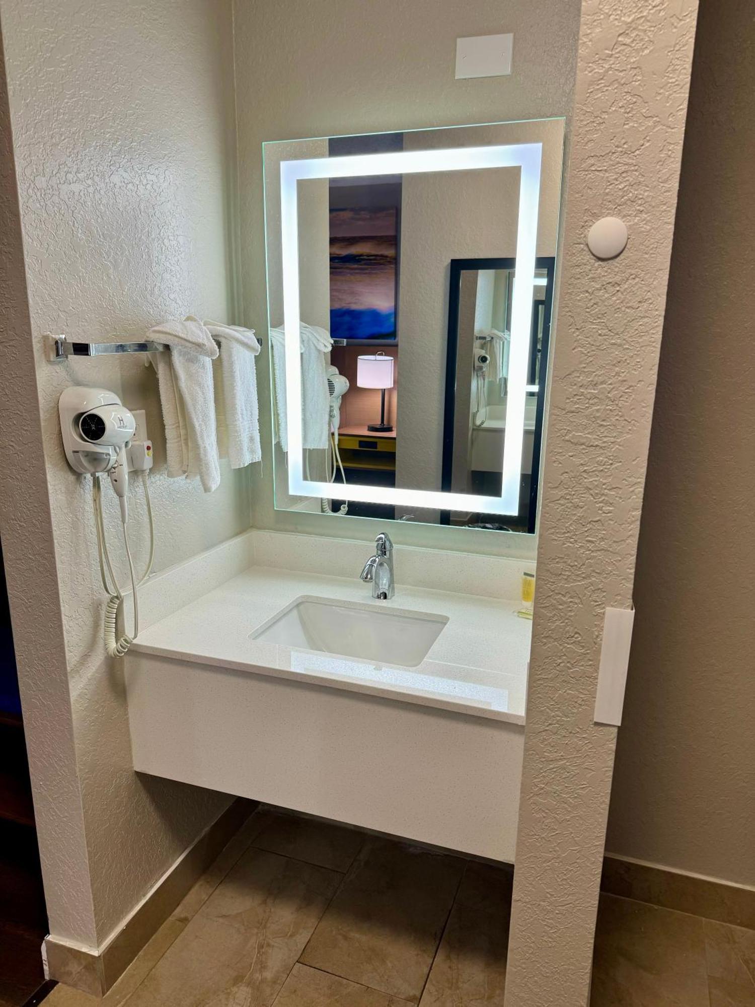 Days Inn By Wyndham Sarasota I-75 Vamo Esterno foto